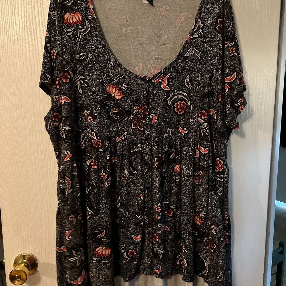 TORRID FLORAL PRINT BUTTON FRONT BABYDOLL TOP